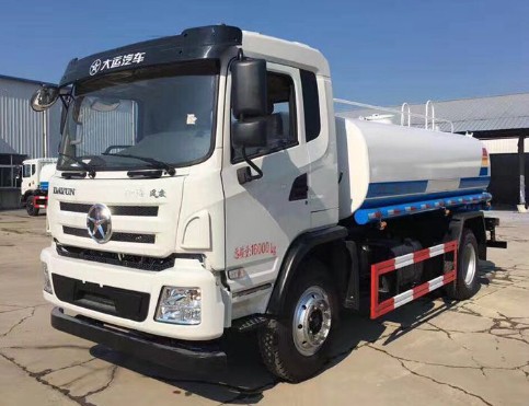 10噸灑水車報(bào)價(jià)_大運(yùn)風(fēng)度10-12噸綠化灑水車廠家價(jià)格